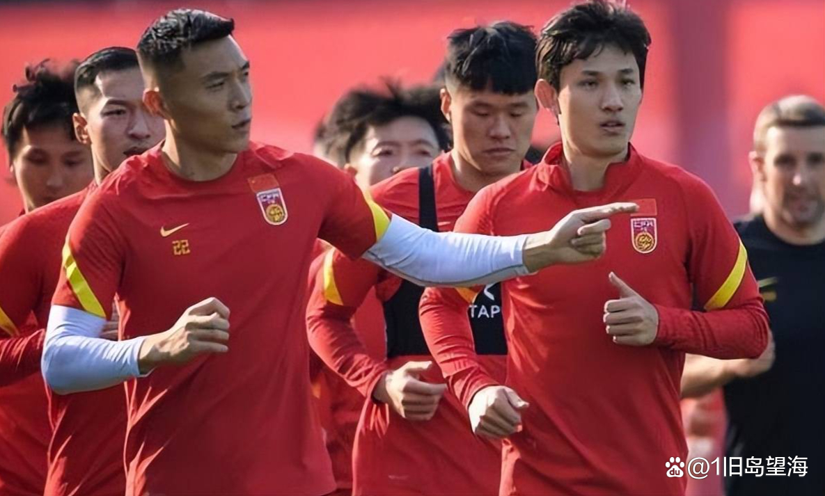 阿贾克斯中场当选队长,积极带领球队进攻 阿贾克斯中场当选队长,积极带领球队进攻